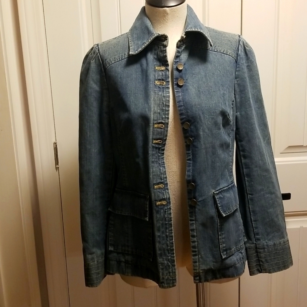 i.e. Denim Jacket Fitted Shoulder Detail Yoked Back And Double Button Front Med